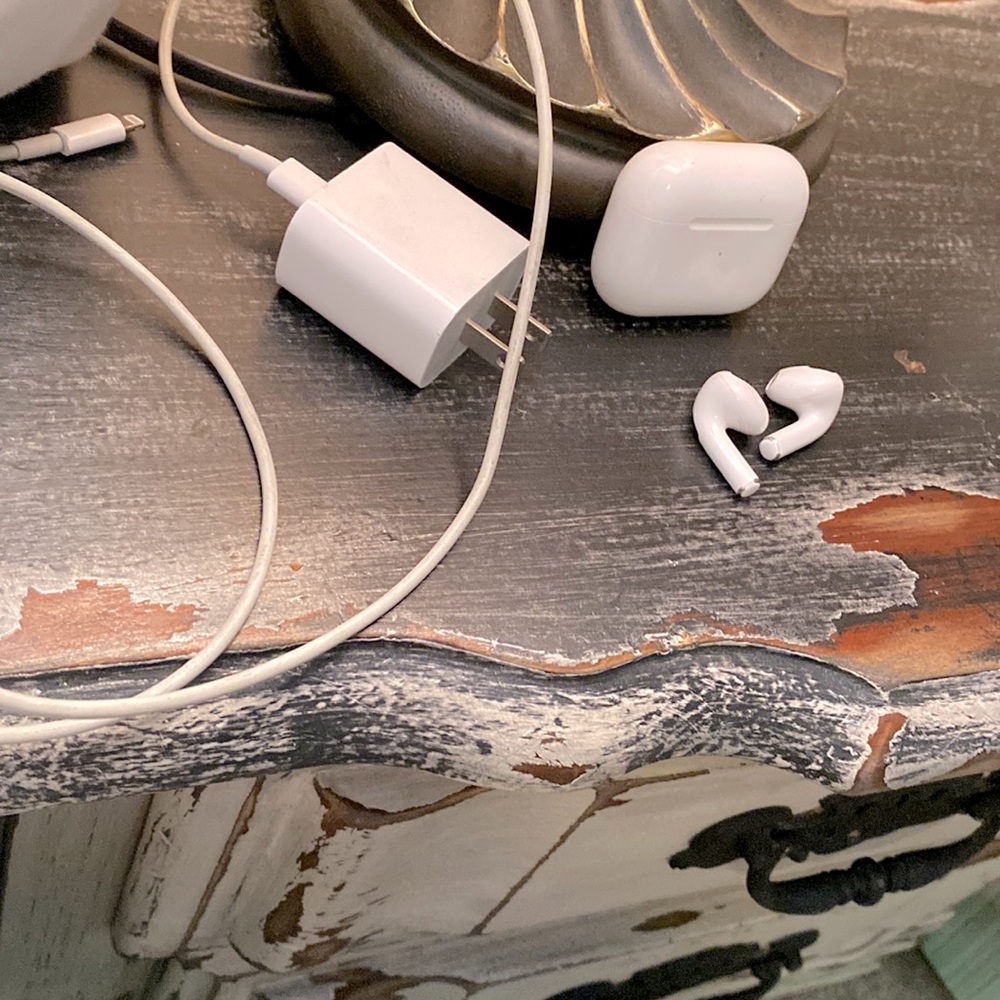 AirPod Pros 3rd Generation only used a few times working perfectly